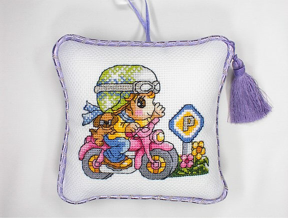 십자수 완성품 작은쿠션, 잠시주차쿠션-스피드걸/12309