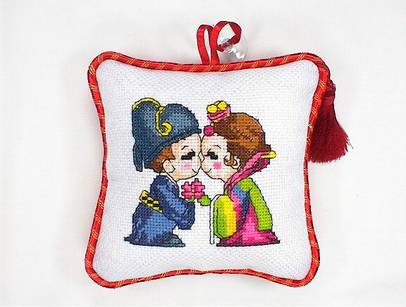 십자수 완성품 작은쿠션, 잠시주차쿠션-오래오래 행복하게/12703