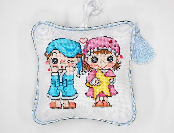 십자수 완성품 작은쿠션, 잠시주차쿠션-로망스/13731