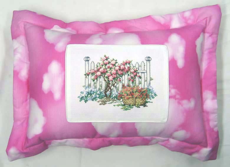 십자수 완성품 어른베개-BASKET & CREPE/14154