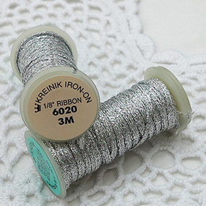 Kreinik 다림질접착 메탈릭실 Iron On 1/8인치 리본 6020 Silver