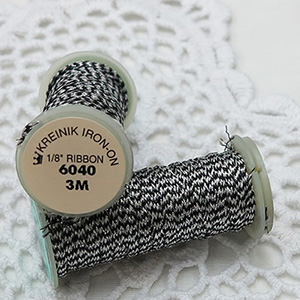 Kreinik 다림질접착 메탈릭실 Iron On 1/8인치 리본 6040 Cast Iron