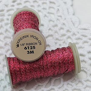 Kreinik 다림질접착 메탈릭실 Iron On 1/8인치 리본 6125 Island Pink