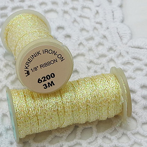 Kreinik 다림질접착 메탈릭실 Iron On 1/8인치 리본 6200 Daffodil