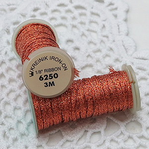Kreinik 다림질접착 메탈릭실 Iron On 1/8인치 리본 6250 Orange