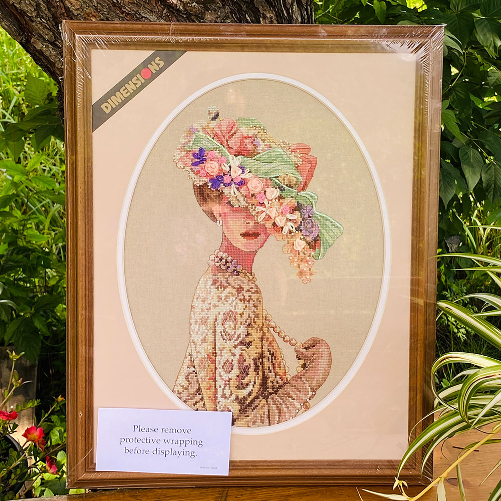 십자수 완성작품(유리없는 액자로 제작된 상태)-VICTORIAN ELEGANCE/12999