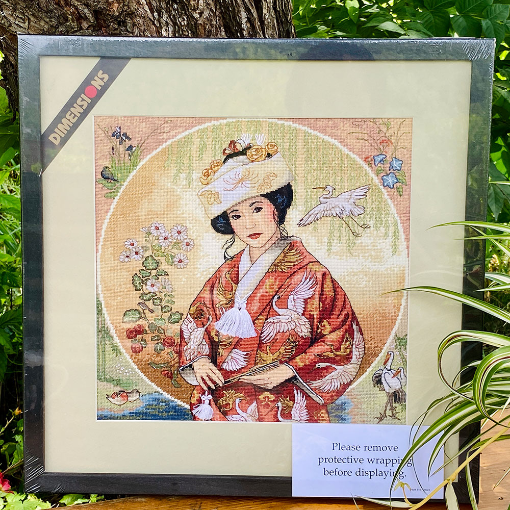 십자수 완성작품(유리없는 액자로 제작된 상태)-JAPANESE MAIDEN/13195