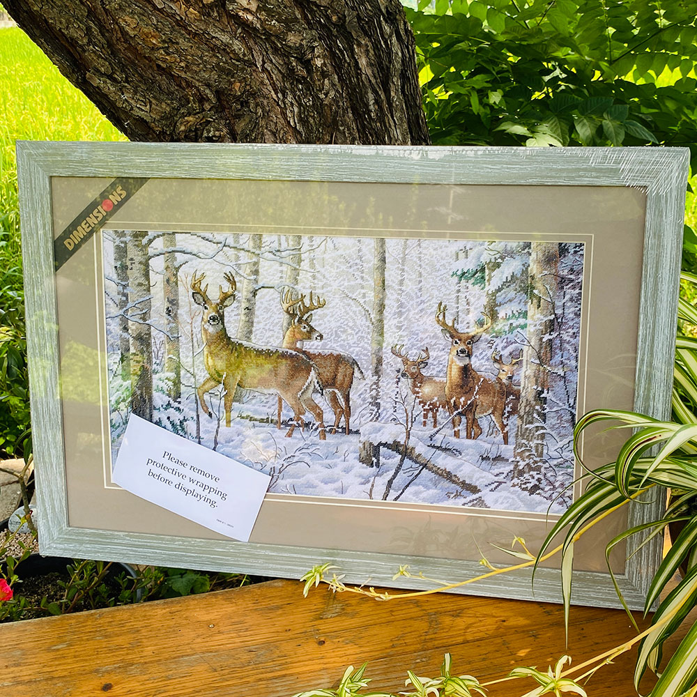 십자수 완성작품(유리없는 액자로 제작된 상태)-WOODLAND WINTER/13196