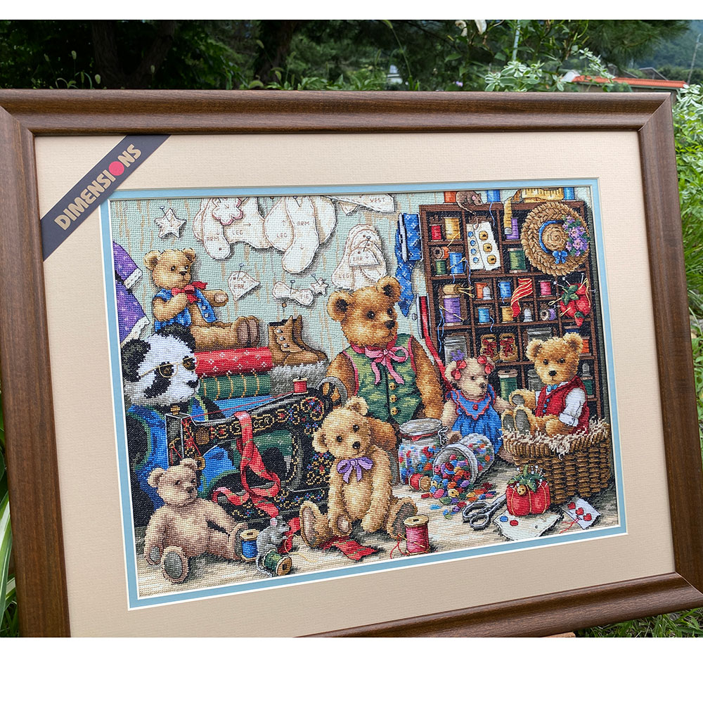 십자수 완성작품(유리없는 액자로 제작된 상태)-BUTTONS N BEARS/13699