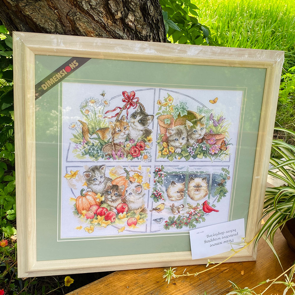 십자수 완성작품(유리없는 액자로 제작된 상태)-FOUR SEASONS KITTENS/13701