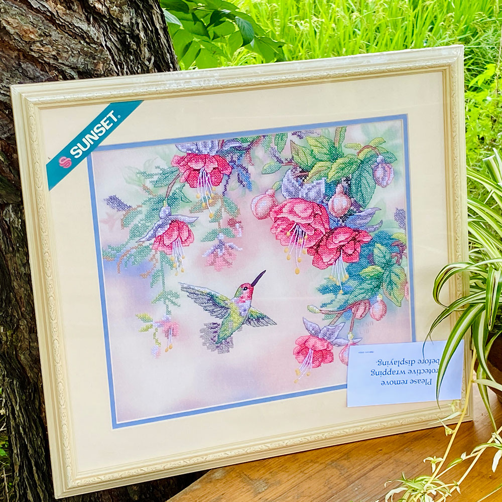 십자수 완성작품(유리없는 액자로 제작된 상태)-HUMMINGBIRD & FUCHSIAS/14108