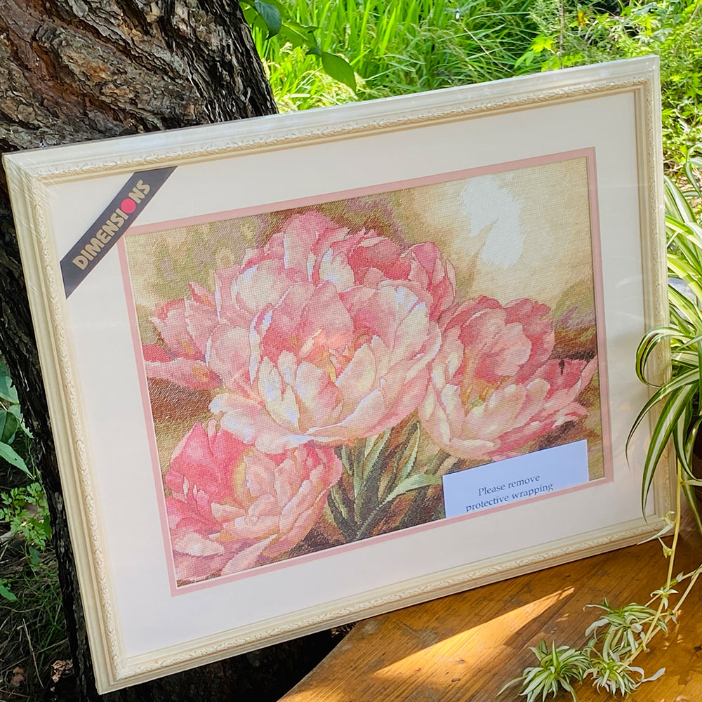 십자수 완성작품(유리없는 액자로 제작된 상태)-TULIP TRIO/14110